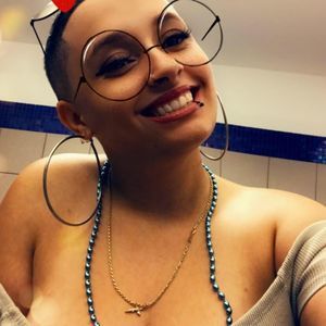 Meet your Posher, Zoee